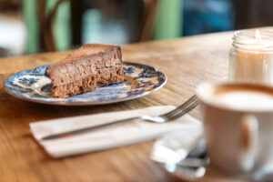 Cafe Piet de Gruyter cappuccino & chocolate cake